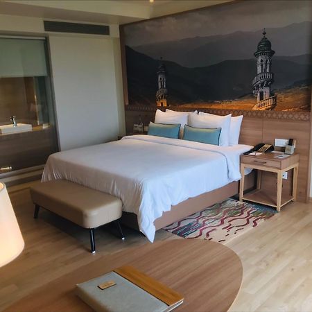 Bellevue Sarovar Premiere Junagadh Extérieur photo