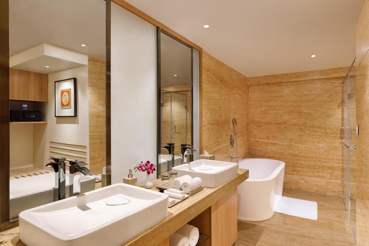 Bellevue Sarovar Premiere Junagadh Extérieur photo