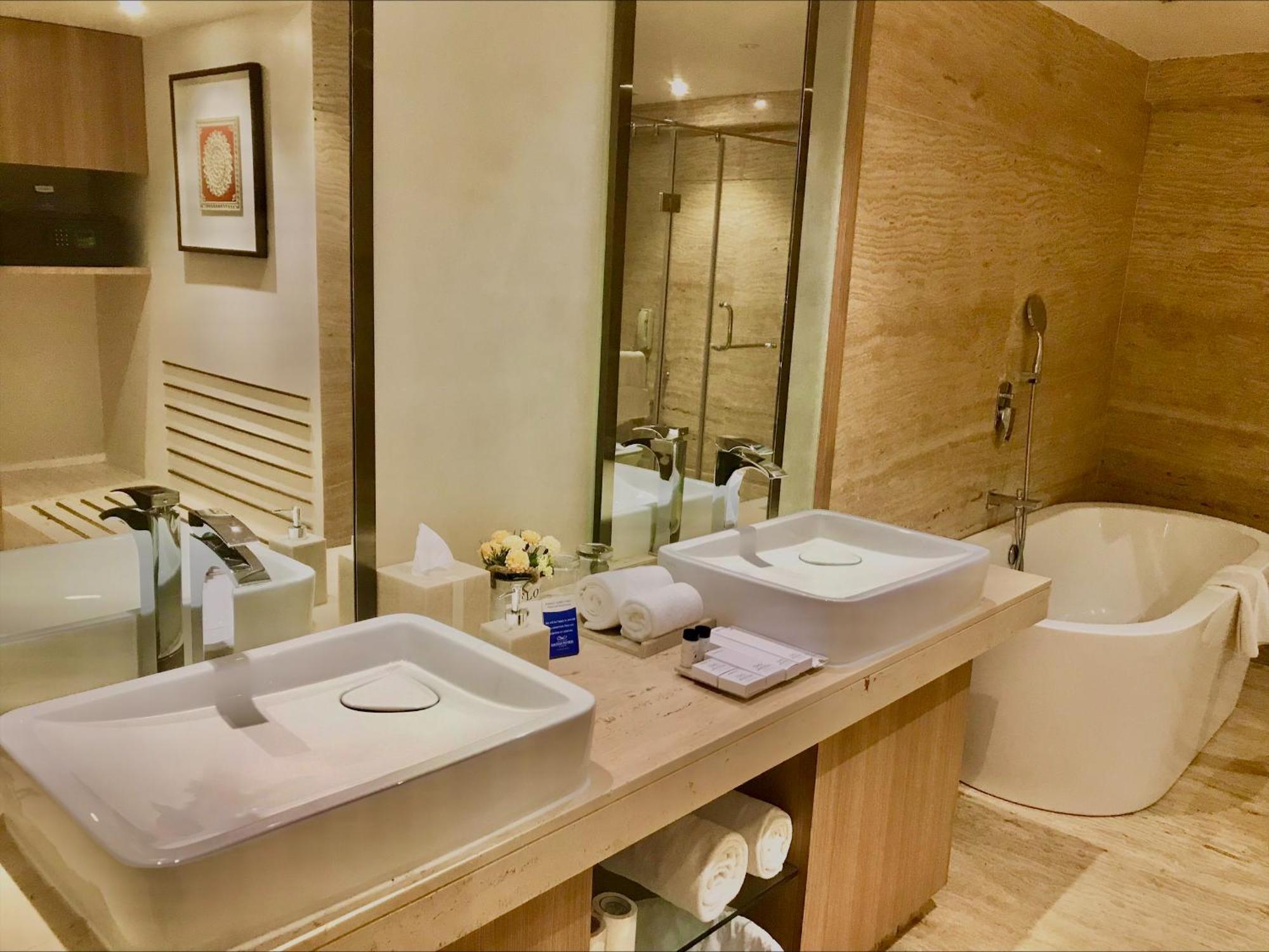 Bellevue Sarovar Premiere Junagadh Extérieur photo
